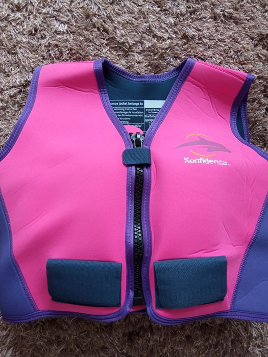 Детска жилетка за плуване 40лв