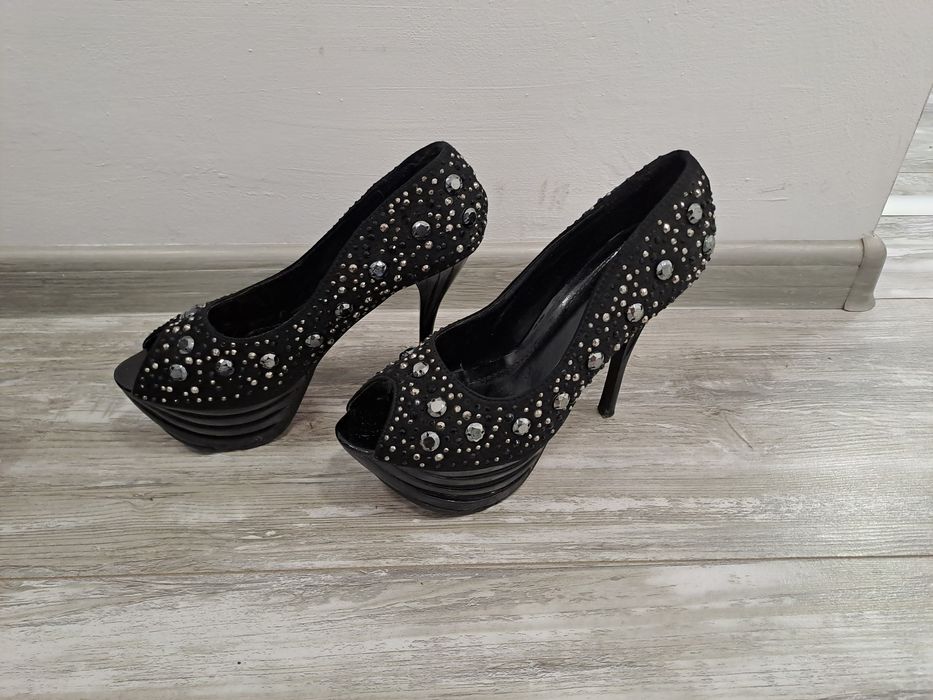 Официални дамски обувки на ток