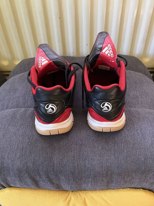 Детски маратонки за футбол adidas