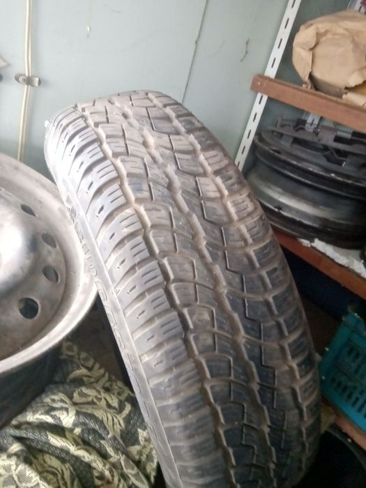 Гума с джанта и задна пружина за RAF 4