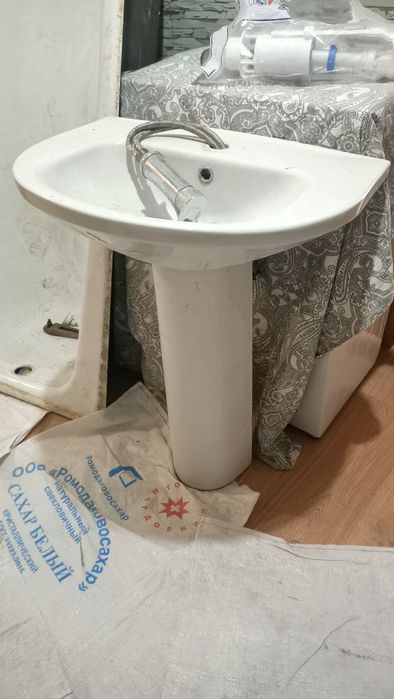 Раковина с пьедесталом