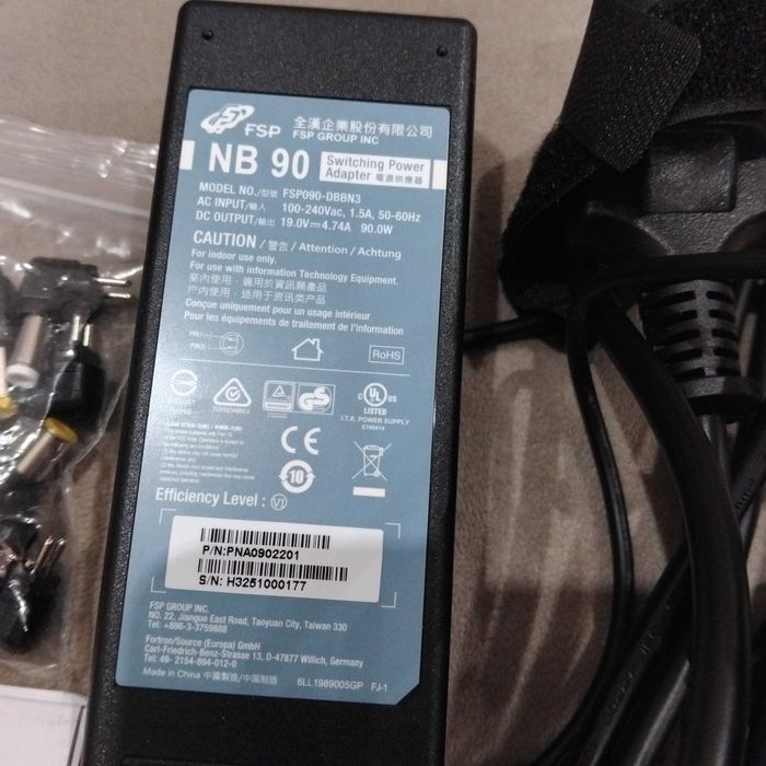 Ново универсално зарядно за лаптоп FSP