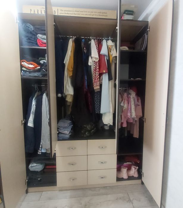 Продам детскии шкаф