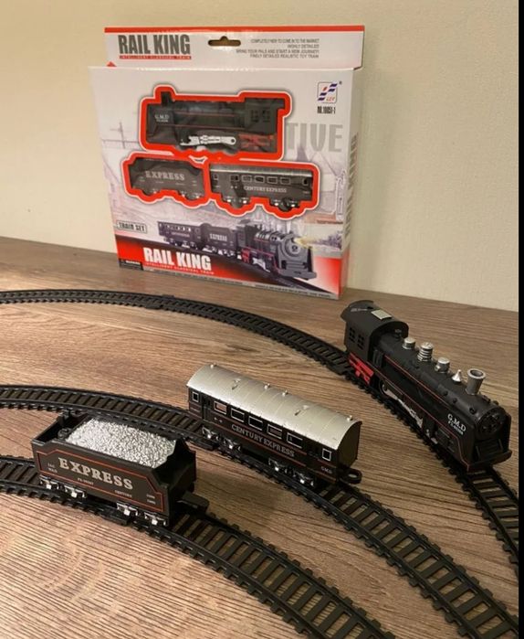 Железная дорога с поездом и вагонами