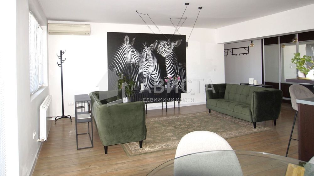 Просторен четиристаен апартамент в Младост 4