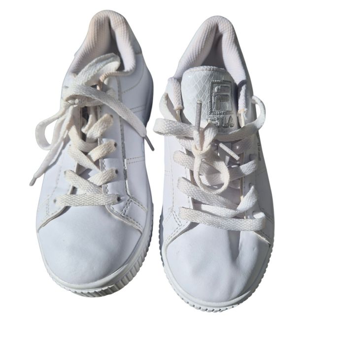 Adidași FILA 32 albi, foarte comozi, potriviți și pentru școală, fete, baieti, unisex