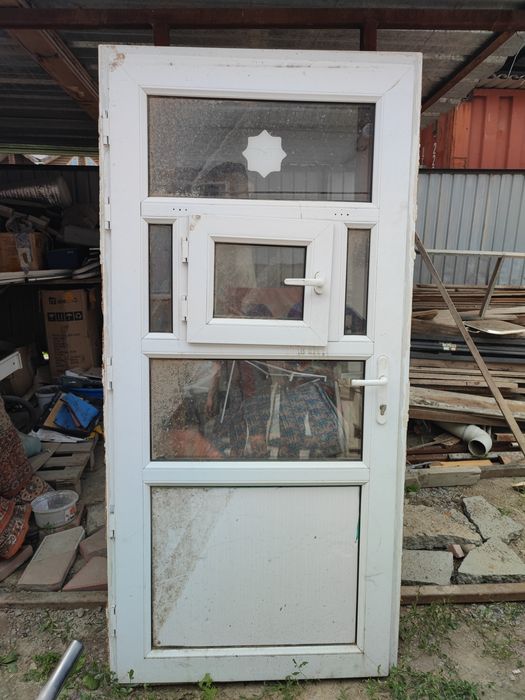 Продам дверь пластиковый
