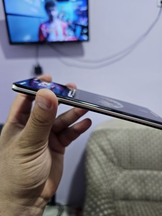 Premier telefon ekranda yorilgan joyi bor ekranga oʻtmagan