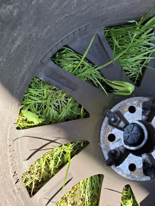 Продавам джанти с гуми