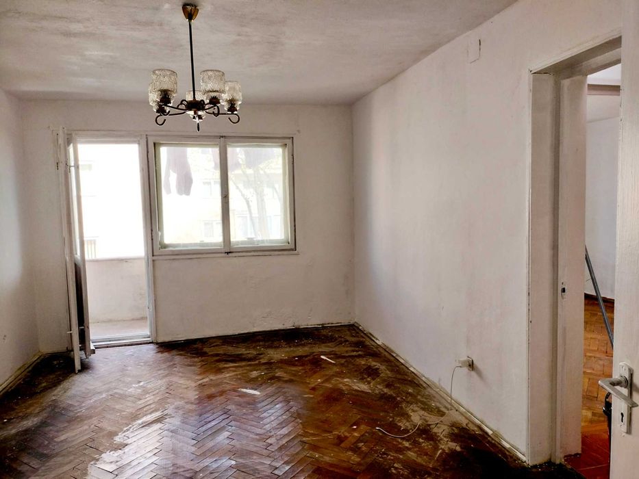 Apartament două camere de vânzare în Petroșani