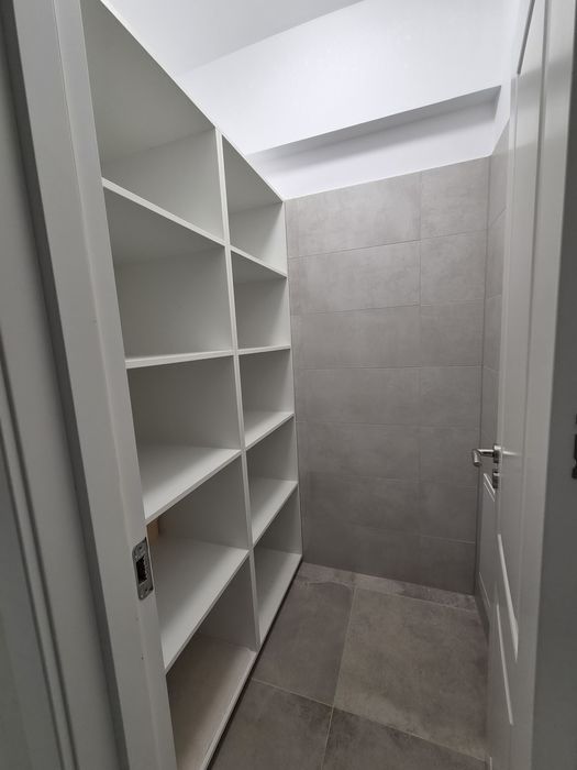 Închiriez apartament cu trei camere în bloc nou mobilat si utilat