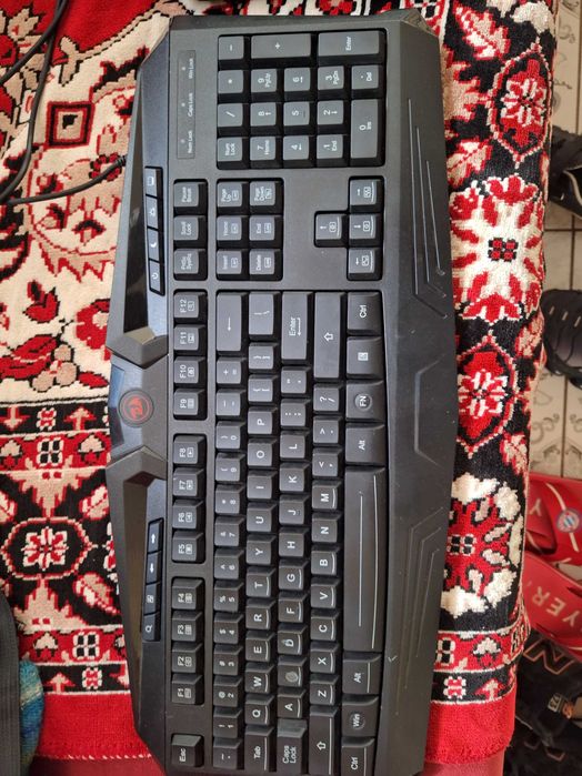 2 Tastaturi gaming cu lumini