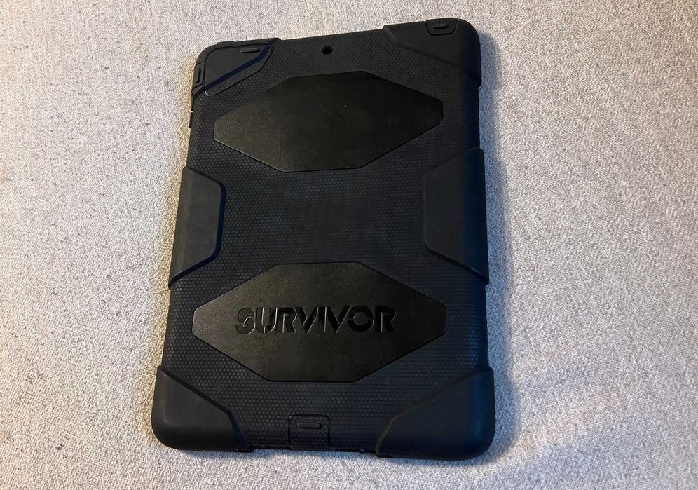 Husă Griffin Survivor rezistentă pentru Apple iPad 9.7 2017 - 2018