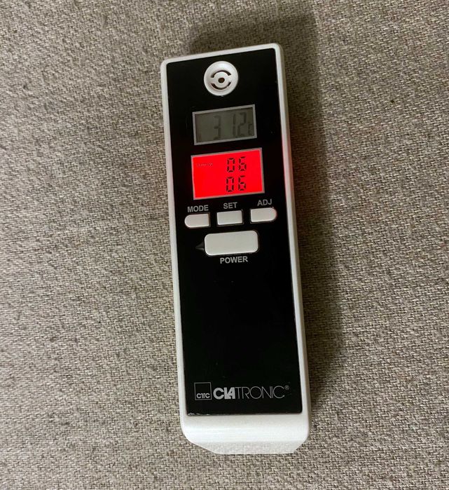 Alcooltester Clatronic AT 3605 digital cu afișaj iluminat roșu