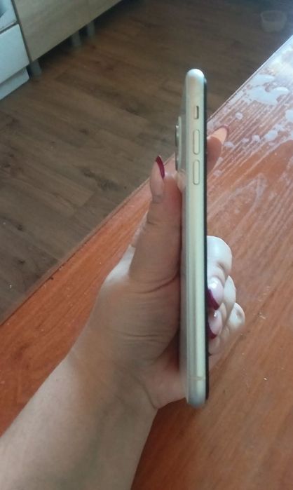Продам IPHONE 11