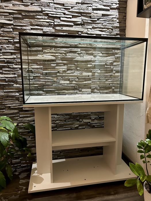 Нов Аквариум с капаци и поставка