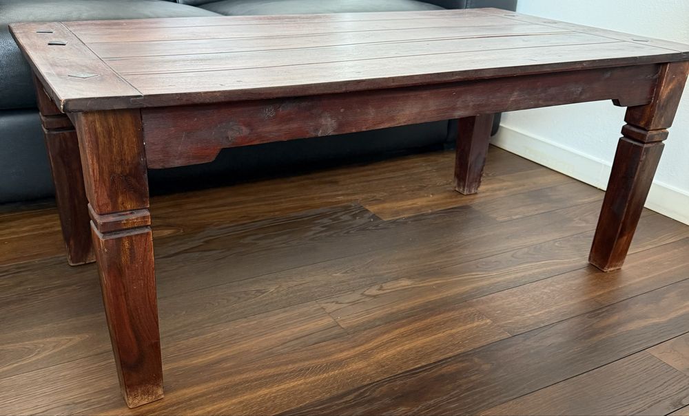 Masă din lemn masiv – stil rustic