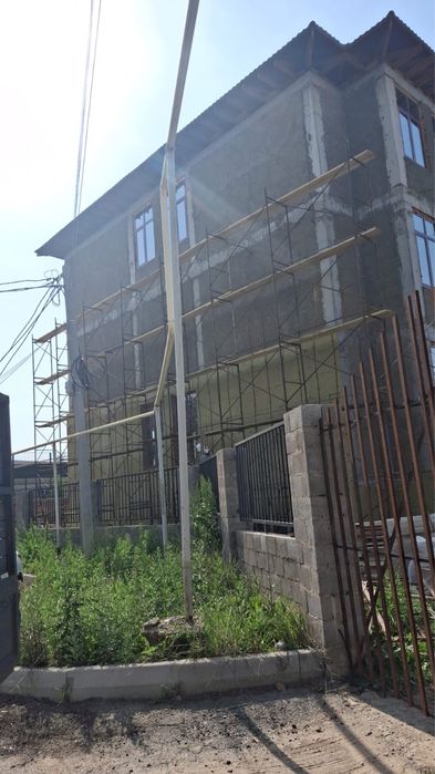 Выгодная аренда фасадных лесов без залога с трапами