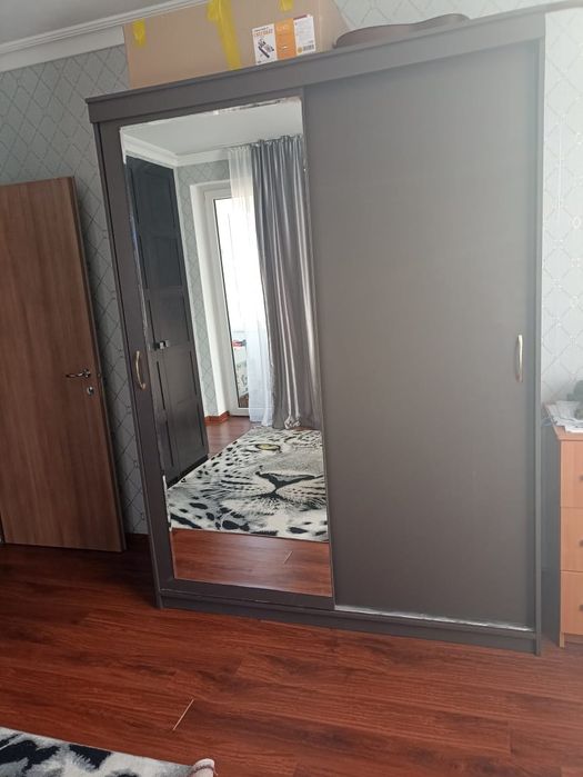 Шкаф-купе с зеркалом