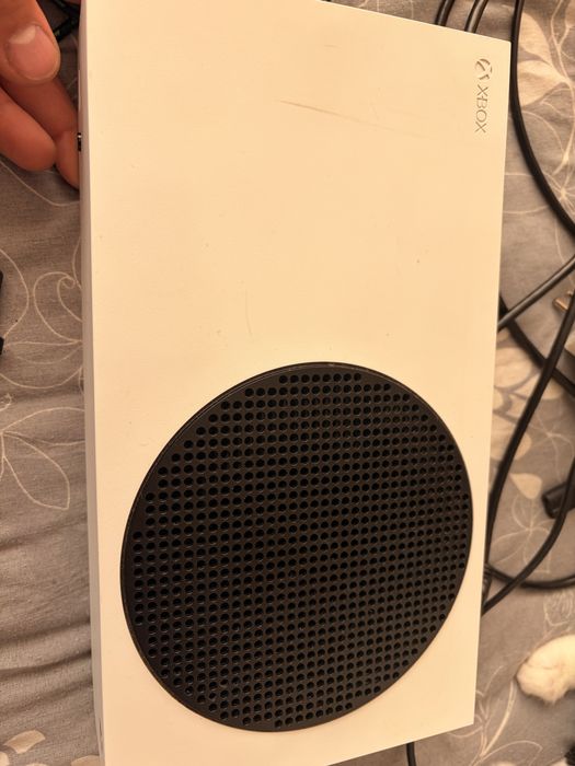 Xbox Series S 512gb+ 2 геймпада с акумулатори и кабели