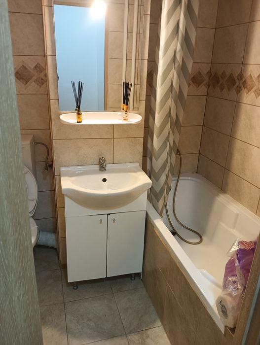 Închiriez apartament