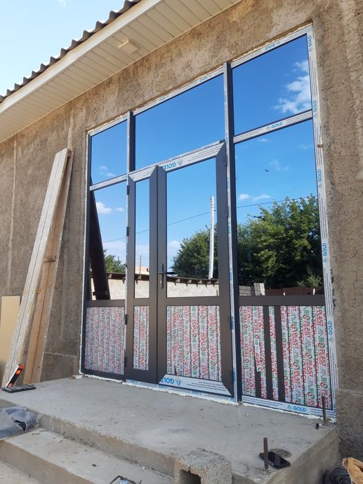 Витражи перегородки алюминий и пластик.