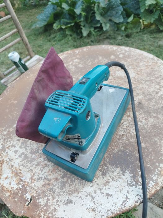 Виброшлайф Makita 520w