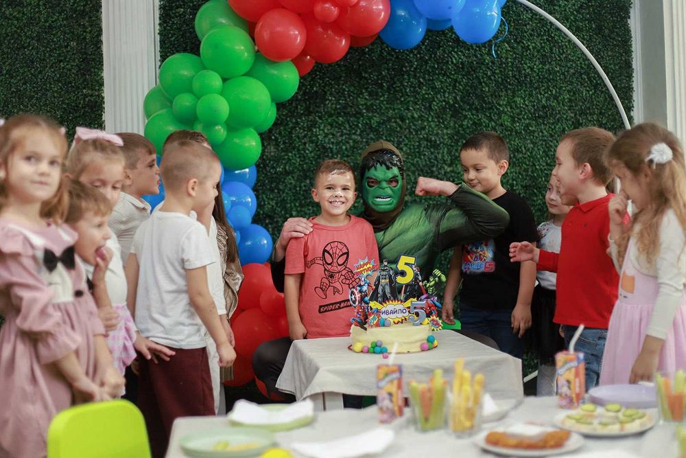 Аниматор супергерой Спайдърмен, Батман, Хълк, Супермен, Iron Man