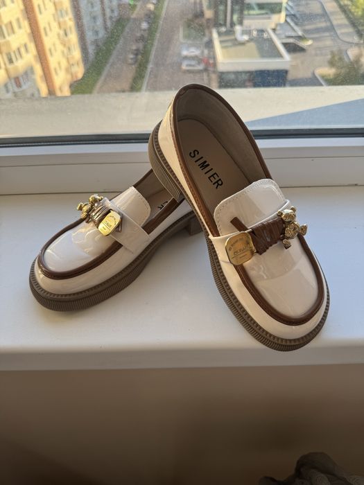 Продам подростковые туфли