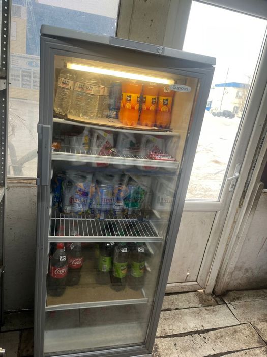 Продам витринный холодильник