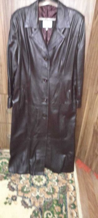 Продам  демисезонное, кожаное пальто.