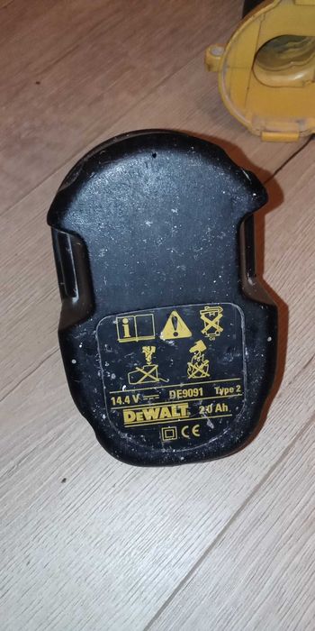 Masina de gaurit DeWalt 14.4 V , bateria defecta