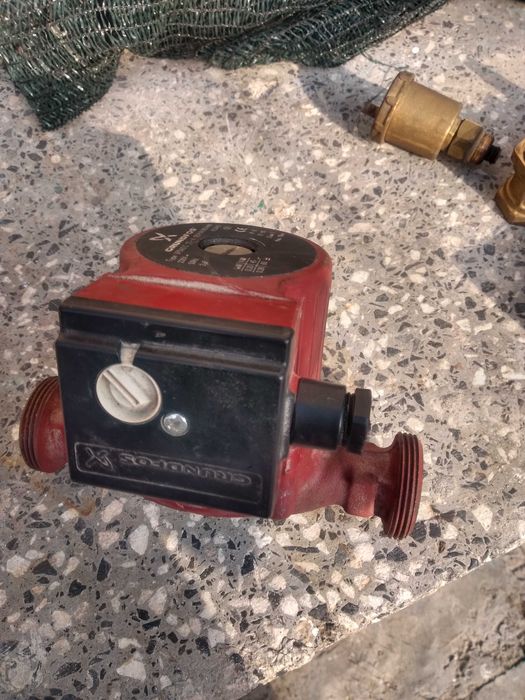 Помпа и арматура за водно отопление