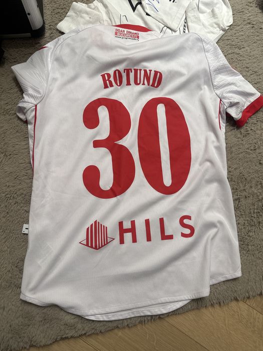 Vand tricouri originale purtate de ei (sau semnate)