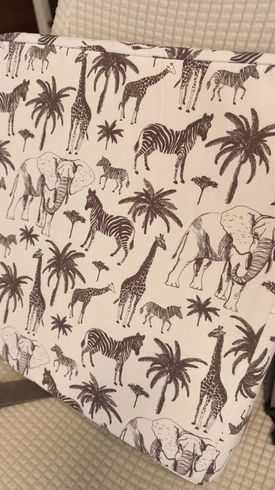 Повдигаща седалка за дете за хранене