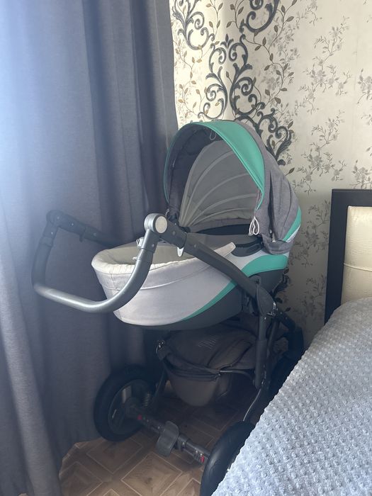 Коляска Adamex, в подарок отдам шезлонг и ванночку для малыша