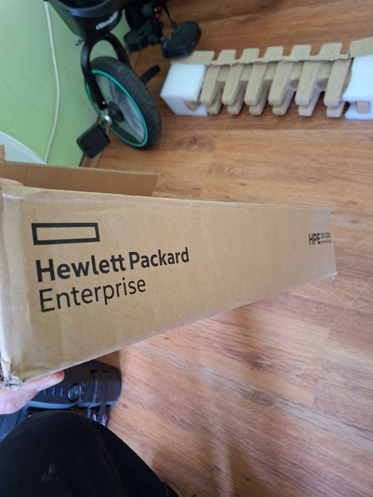 НОВ Чисто нов Комутатор HPE Aruba 6000 48G Class4 PoE 4SFP (R8N85A)