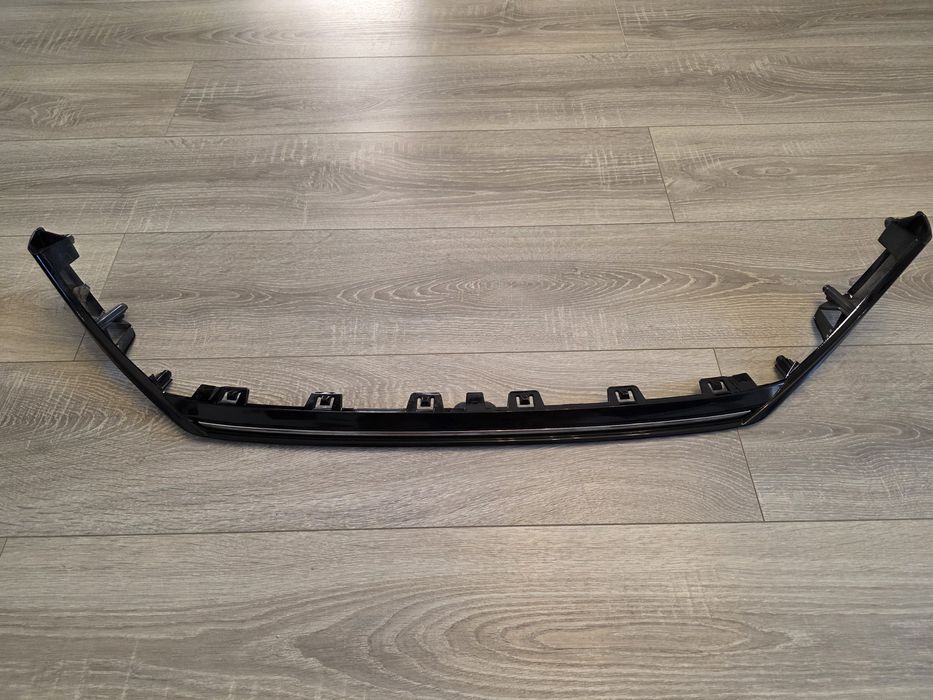 Insertie bara fata/trim grila centrala