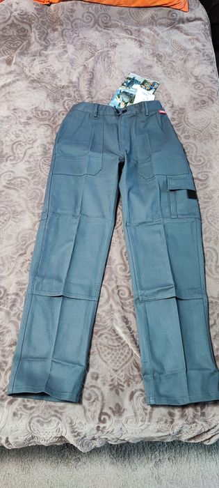 Работен панталон planam