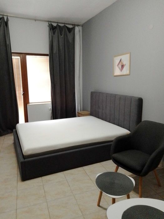 Дава разширена гарсониера под наем в топ център