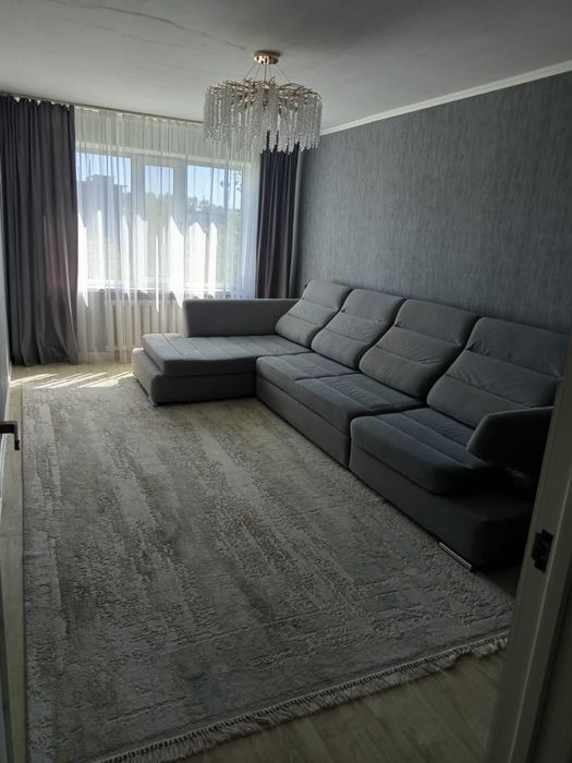 Продам диван 4-х метровый б/у