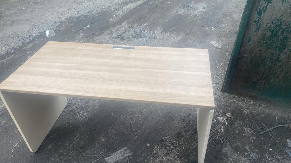 Письменный стол .