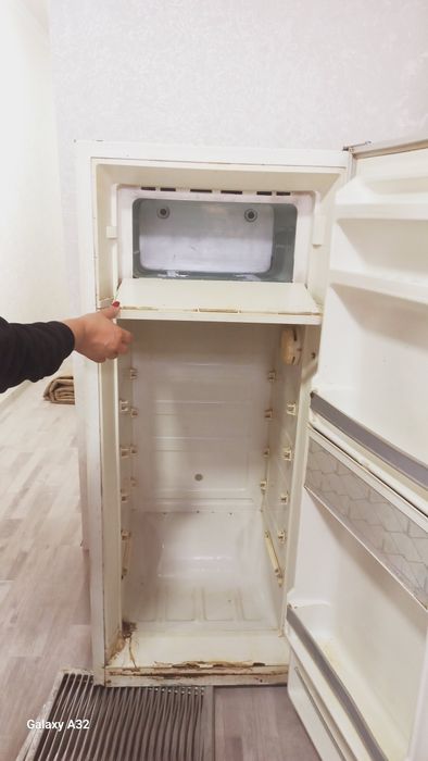 Холодильник ЗИЛ сотилади, холати яхши