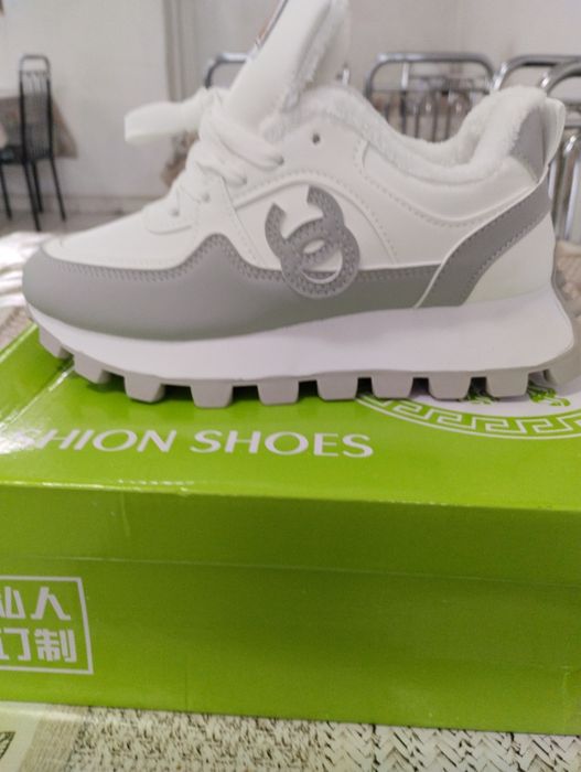 Кроссовки женские зимние