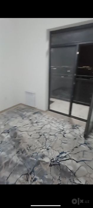 Arenda , Xonabod metro 3 xonali uyga ishlaydigan erkak kishilar qoʻyil