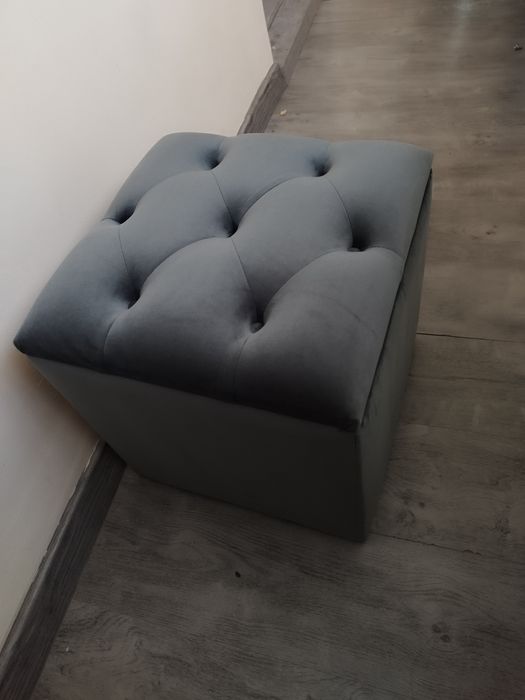 Vând taburet tapițat Chesterfield catifea Gri-Antracit cu spatiu depo