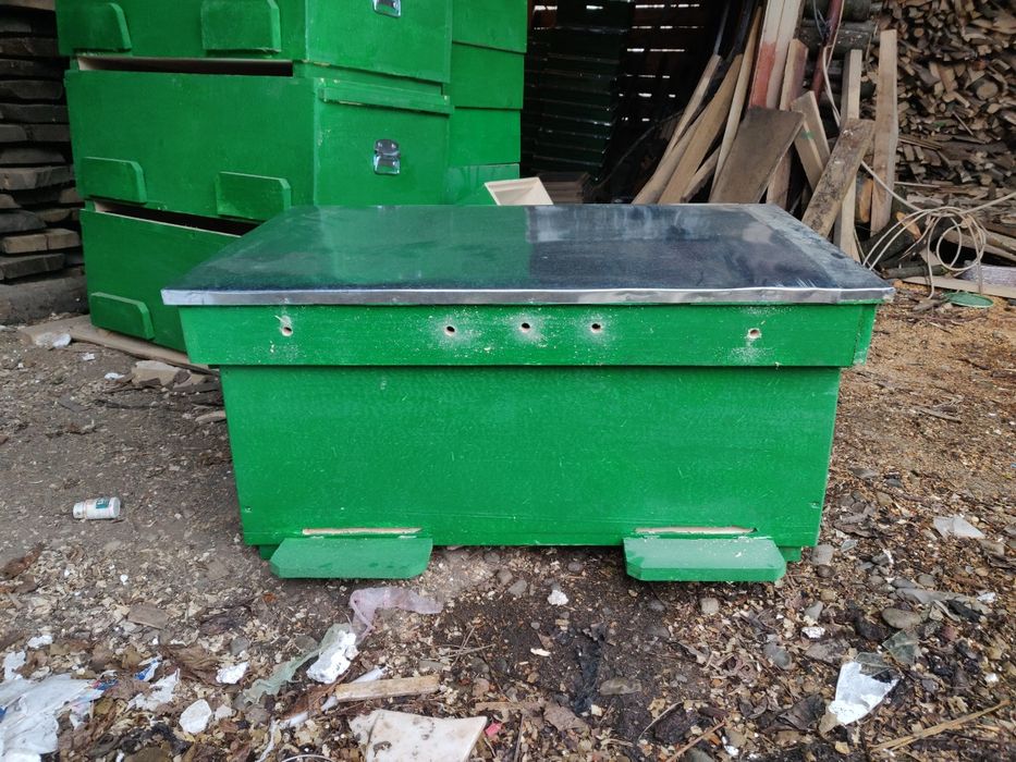 Vand/confecționez stupi