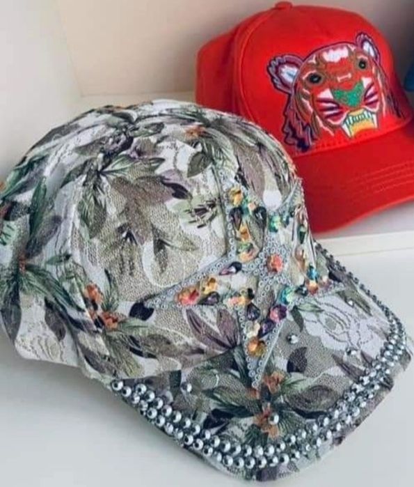 Актуална дамска шапка!