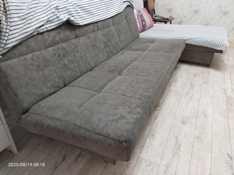 Диван с атаманкой на колесиках.