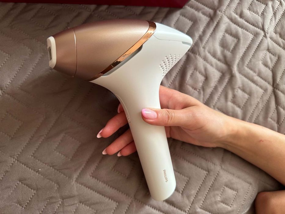 Фотоепилатор Philips Lumea IPL 9900